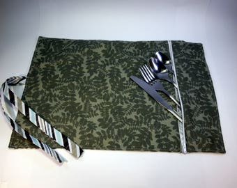 “Tarzan” jungle pattern placemat with zipped utensil compartment