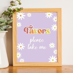 Purple Daisy Birthday Sign for Girl, Groovy Birthday Favors Sign, Boho Daisy Birthday Sign for Table, Retro Girl Birthday Sign Purple