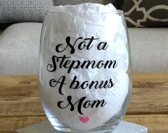Stepmom wine glass. Stepmom gift. Gift for stepmom.  Stepmother gift. Stepmother wine glass.
