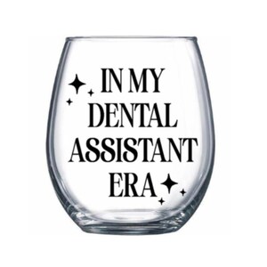 Dental assistant wine glass. Dental assistant gift. Dental hygienist gift. Dental hygienist wine glass. Dentist gift. Dentist wine glass.
