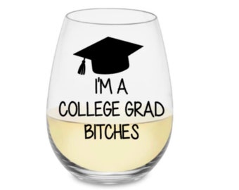 Graduation wine glass. Graduation gift. Graduation gift ideas. Class of 2017. Graduate gift. Graduate wine glass. Grad gift. Grad wine glass