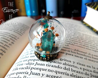 Quartz pendant, floral necklace, real flower pendant, daisy necklace, vintage necklace, dried flowers necklace, terrarium pendant, vintage