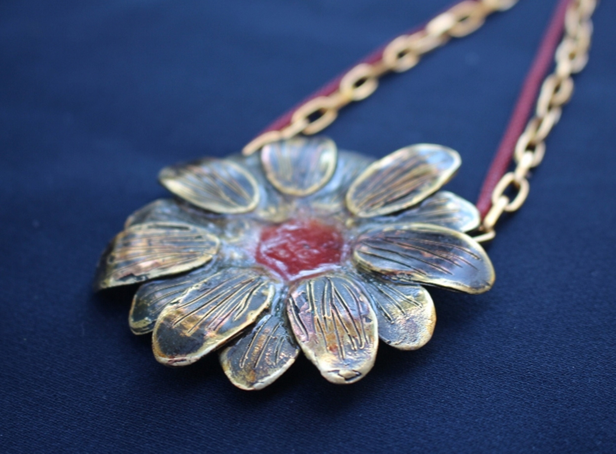 Flower statement necklace deals