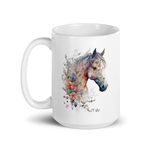 Taza brillante colorida del arte de la acuarela del caballo floral blanco
