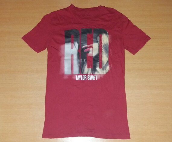 TAYLOR SWIFT Red concert tour T-shirt