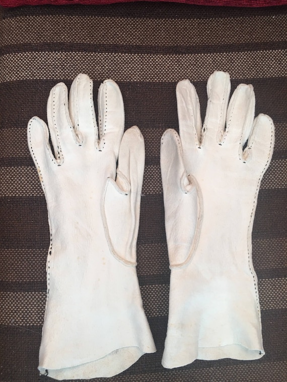 Vintage Ivory kid leather wrist length gloves sma… - image 1