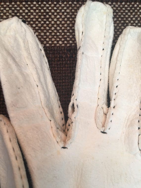 Vintage Ivory kid leather wrist length gloves sma… - image 10