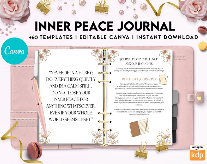 K&ouml;nnte beinhalten: Ein rosa und goldenes Journal mit dem Titel "Inner Peace Journal" und dem Text "Sei niemals in Eile; tue alles ruhig und in einem ruhigen Geist. Verliere deinen inneren Frieden nicht f&uuml;r irgendetwas, selbst wenn die ganze Welt auf den Kopf gestellt zu sein scheint." Das Journal enth&auml;lt ein Zitat &uuml;ber die Vorteile des Journalf&uuml;hrens und wie es bei Angstzust&auml;nden und Depressionen helfen kann.