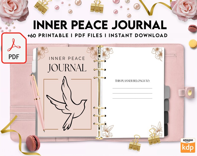 Pode incluir: Um di&aacute;rio rosa e dourado com o t&iacute;tulo "Inner Peace Journal" e o texto "Este planejador pertence a:". O di&aacute;rio tem um design de pombo e detalhes florais.