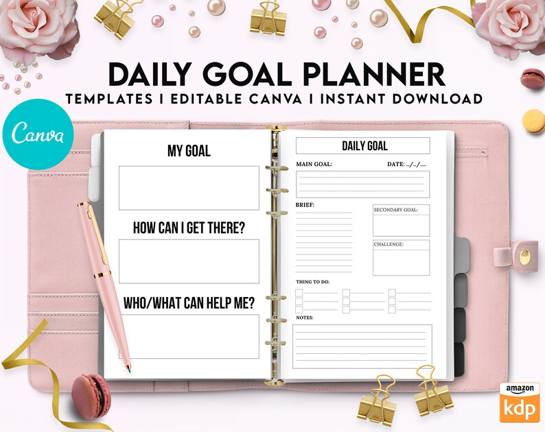 Pu&ograve; includere: Un'agenda rosa per gli obiettivi giornalieri con il testo "DAILY GOAL PLANNER" e "TEMPLATES I EDITABLE CANVA I INSTANT DOWNLOAD". L'agenda &egrave; aperta su una pagina vuota con sezioni per obiettivi e note.