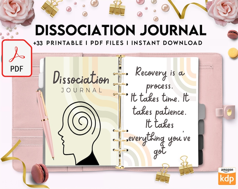 K&ouml;nnte beinhalten: Ein rosa und goldenes Journal mit dem Titel "Dissociation Journal" und dem Text "Recovery is a process. It takes time. It takes patience. It takes everything you've got." Das Journal hat eine Spiralbindung und eine Grafik eines Kopfes mit einer Spirale darin.