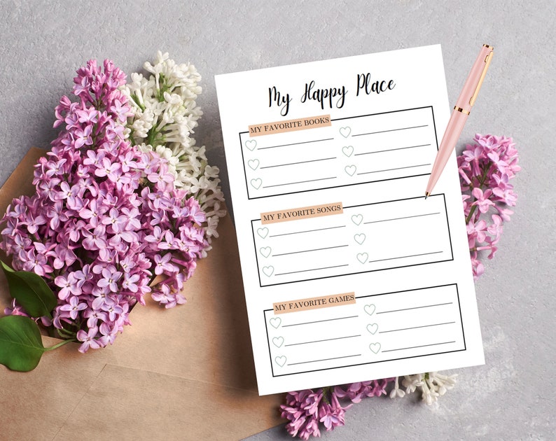 Puede incluir: Hoja de trabajo imprimible con el t&iacute;tulo "My Happy Place" y secciones para enumerar libros, canciones y juegos favoritos. La hoja de trabajo est&aacute; rodeada de flores de lila.