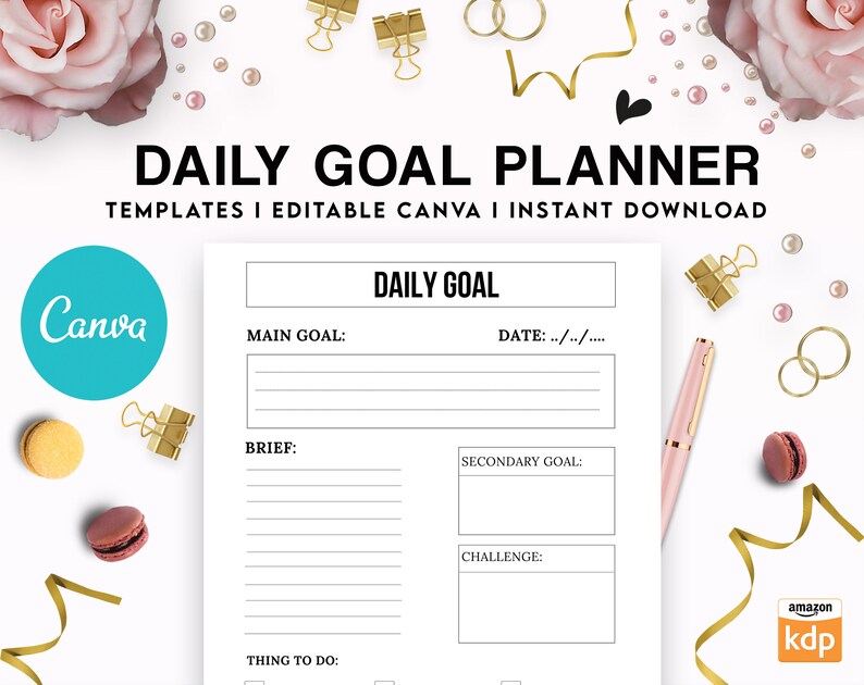 Pu&ograve; includere: Un modello bianco di Daily Goal Planner con il testo "DAILY GOAL PLANNER" e "TEMPLATES I EDITABLE CANVA I INSTANT DOWNLOAD". Il planner include sezioni per obiettivo principale, riepilogo, obiettivo secondario, sfida ed elenco di cose da fare. Elementi decorativi: macarons, fermagli dorati e una penna rosa.