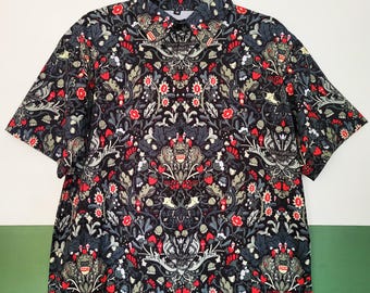 Camisa-blusa abotonada de Pikmin y William Morris, regalos para gamers nostálgicos, estilo cottage y gótico.