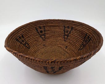 Circa 1900 California Indian Basket with Bear Claws (Likely Paiute)