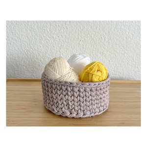 Round crochet basket with wooden base | Cotton basket | Handmade storage basket | Small organizer for bathroom, children&#39;s room, or wool