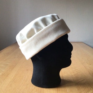 Medieval men&#39;s hat, 15th century Renaissance hat, white wool hat, reenactment cap, hand sewn
