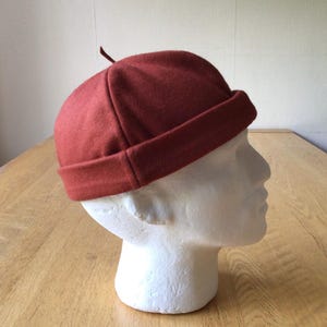 Medieval men&#39;s hat, 15th century cap, Renaissance hat, medieval hat in orangey red wool, reenactment