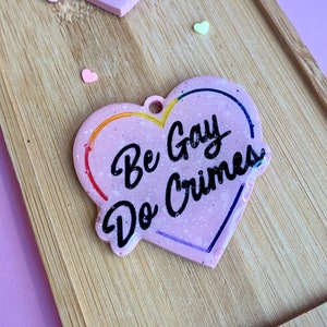 Be Gay, Do Crimes Harzohrringe/Anhänger - PRIDE Statement Schmuck - Antikapitalismus, Anti-System, ACAB