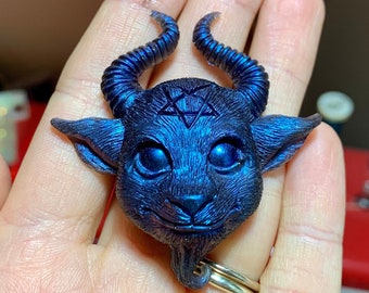 Satanic Kawaii Baphomet Goat Brooch Pin Badge Collar / colorshift baby devil / heavy metal, estética gótica