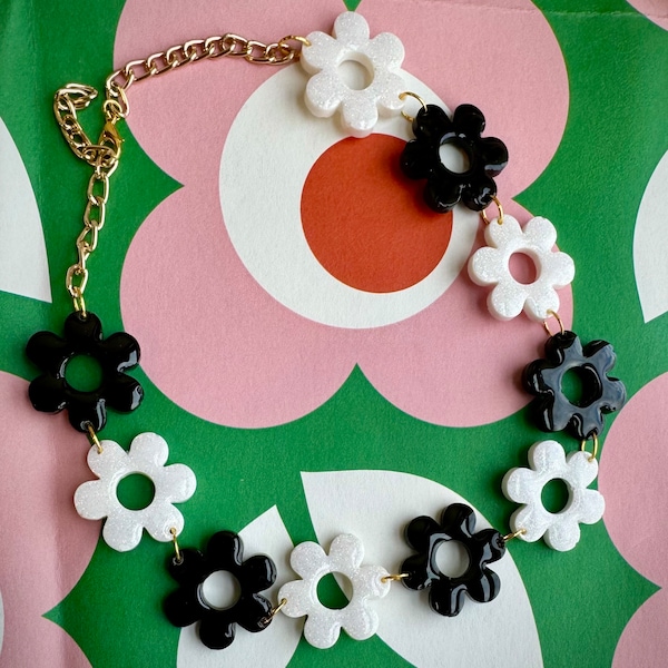 Flower Power Daisy Choker - 60s 70s retro style resin necklace, lightweight jewellery