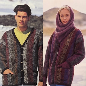 Op de afbeelding: Een gestreepte cardigan met een V-hals en knoopsluiting. De cardigan heeft zakken aan de voorkant en is gemaakt van een zacht, getextureerd garen.