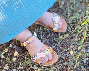 Sandales décorées à la main pour enfants, sandales bonbon, chaussures plates grecques d'été, sandales en cuir, sandales pour filles, décoration colorée pour enfants