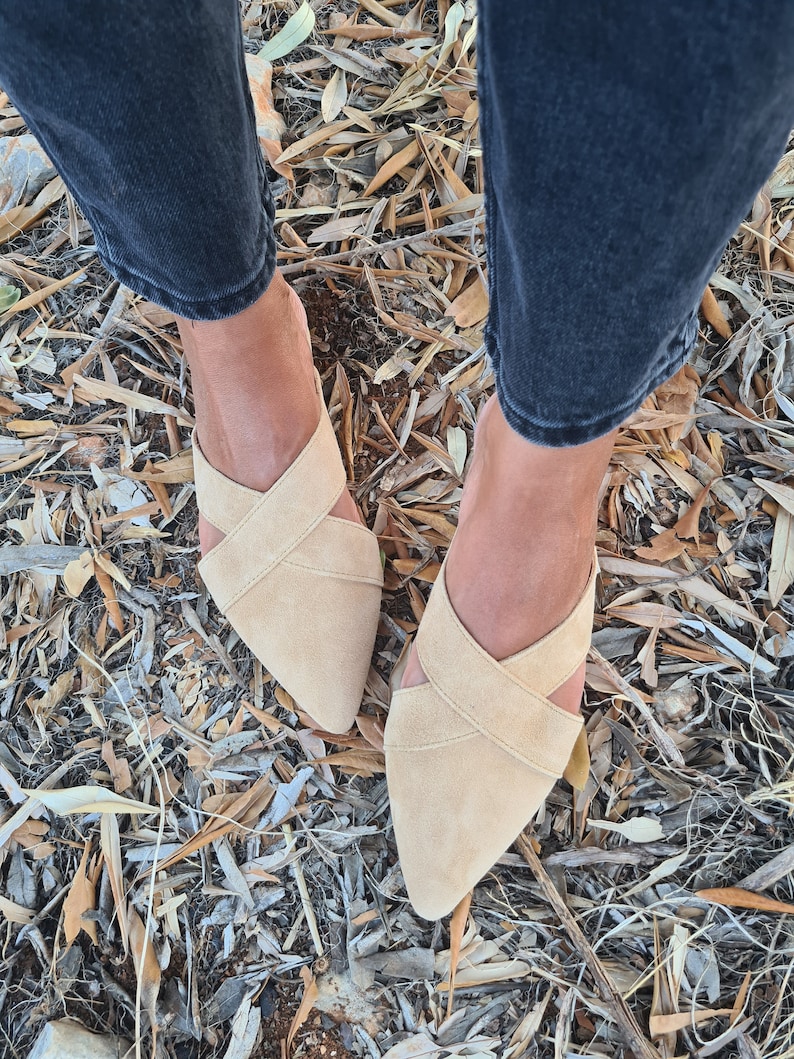 Handmade leather mules shoes, women's mules, black leather loafers, black slippers, slip on flats, pointy mules, pvc sole, beige suede mules Beige (suede)