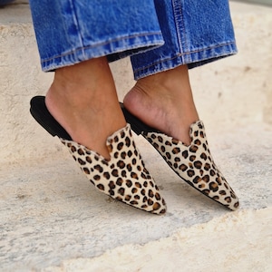 Leather leopard mules shoes, handmade women&#39;s mules, pony skin loafers, leopard slippers, slip on, pointy mules, pvc sole, soft footbed