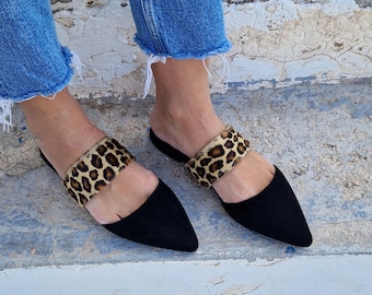 Mules negros de piel, zapatos mules, zapatos de mujer, ante suave, zapatillas, chanclas de piel, planos griegos, zapatos de piel en color negro y leopardo