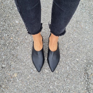 Leather mules shoes, women's mules, black leather loafers, black slippers, black leather moccasins, slip on flats, pointy mules, pvc sole