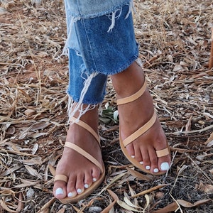 Handgefertigte griechische Ledersandalen mit Riemchen: Flache Sommerschuhe Bild 10