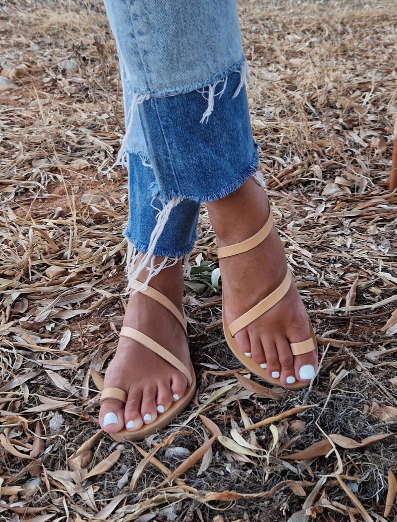 Handgefertigte griechische Ledersandalen mit Riemchen: Flache Sommerschuhe Bild 10