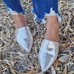 Handmade Greek leather mules in a radiant gold pattern, luxury slippers, pointy mules, pvc sole, slightly cushioned, leather mule clogs