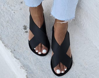 レディースクロスオーバーサンダル、ブラックグラディエーターサンダル、ブラックサンダル、ギリシャグラディエーター、古代サマーフラット、レディースレザーサンダル、ハンドメイド