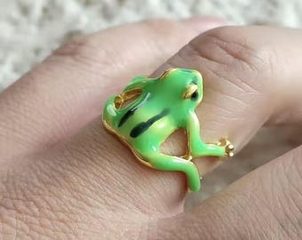 Bague grenouille émaillée dans une pochette à cordon - Choisissez votre taille !