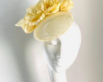 Butter Yellow fascinator, butter yellow Royal Ascot hat, butter yellow cocktail hat, butter yellow Kentucky Derby hat, butter yellow hat