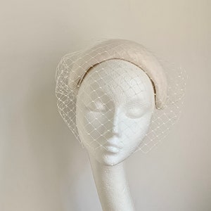 ivory white bridal headpiece, winter bride felt halo, ivory hat fascinator, white wedding cocktail hat, white Ascot hat, white halo crown