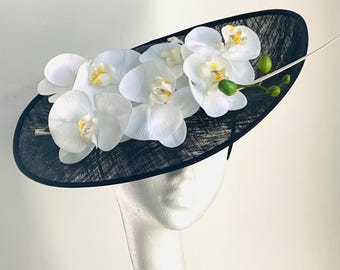 Sombrero azul marino para Royal Ascot, sombrero azul marino para el Kentucky Derby, tocado azul oscuro, sombrero azul marino para bodas, sombrero azul marino con forma de orquídea, sombrero para ocasiones especiales