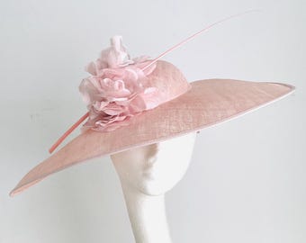 Sombrero de disco rosa pálido, sombrero rosa pálido para la madre de la novia, tocado rosa, sombrero rosa para ocasiones especiales, sombrero rosa para el Derby de Kentucky, sombrero rosa para el Royal Ascot