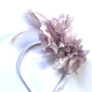 pale lilac fascinator, pale lilac feather fascinator Wedding hat, lilac Royal Ascot fascinator, Kentucky Derby hat, lilac feather halo crown