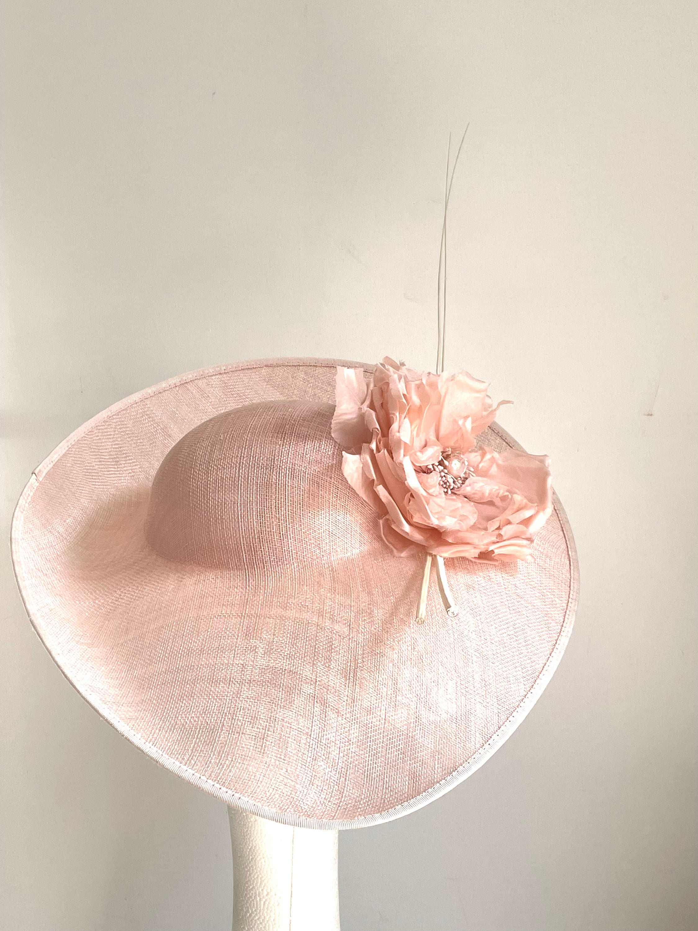 Pale Pink Saucer Disc Hat, Pale Pink Fascinator Wedding Hat  display picture 1