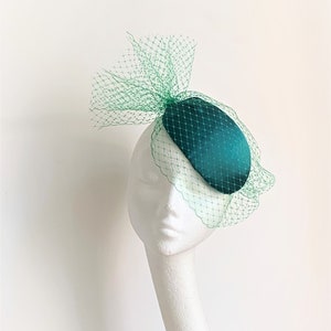 emerald green fascinator, emerald green bridal headpiece hat, emerald green birdcage cocktail hat, wedding headpiece, emerald wedding hat