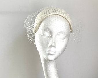 copricapo sposa bianca, cappello da sposa bianco fascinator, cappello da cocktail da uccello da sposa, aula Kentucky Derby, fascinator cappello Royal Ascot.