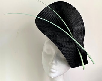 schwarzer Fascinator, schwarzer Feder Fascinator Hut, schwarzer Hochzeitshut, Royal Ascot Derby Rennen Hut, schwarzer Kentucky Derby Hut, mint