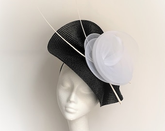 Schwarz-Weiß-Fascinator, Schwarz-Weiß-Kentucky Derby-Hut, schwarzer Scheibenhut, schwarzer Hochzeitshut, Royal Ascot Derby-Rennen Hut, Cocktailhut