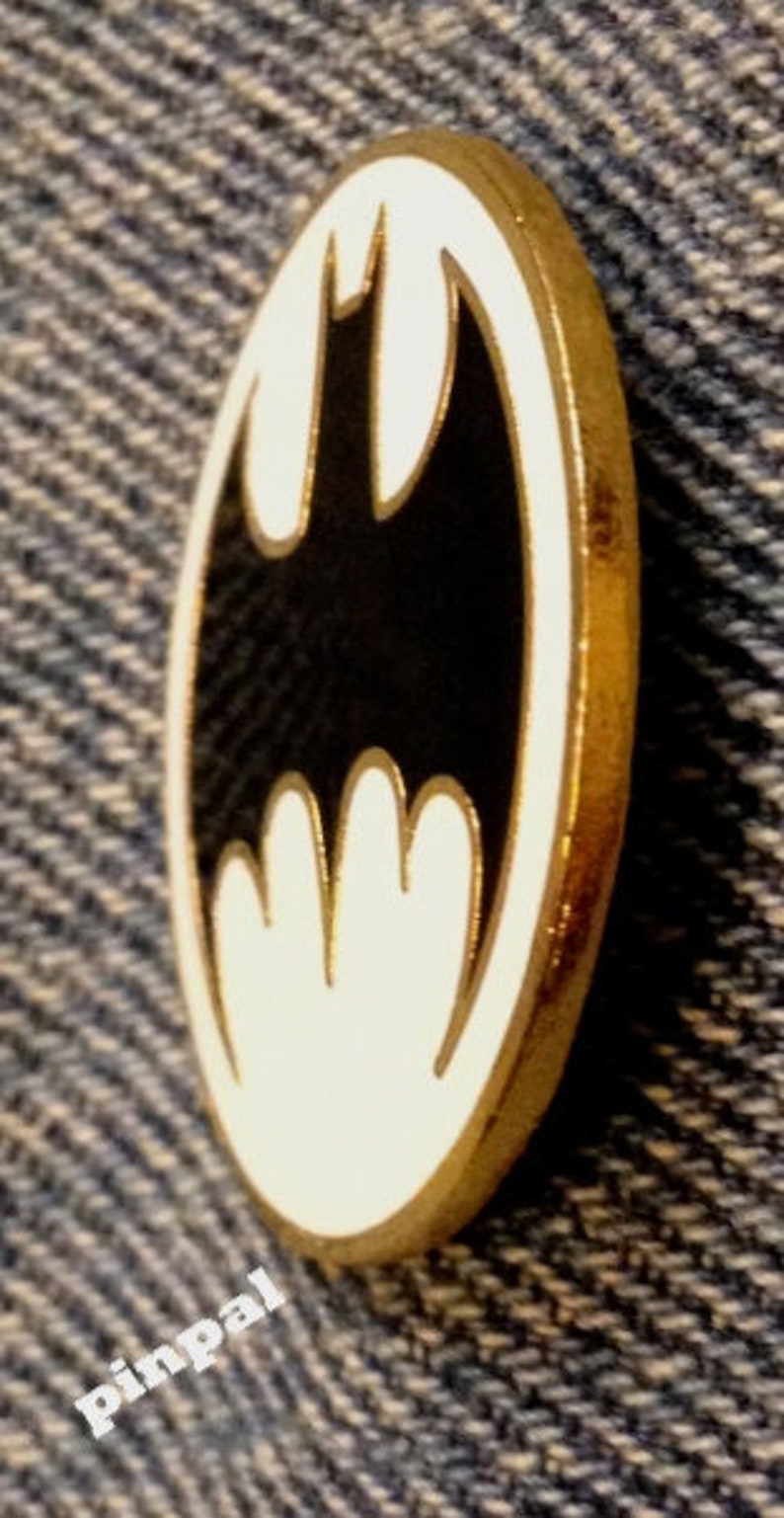 DC Comics Batman Pin ~ Gotham Police Spotlight Logo ~ Vintage 1988 Cloisonne image 2