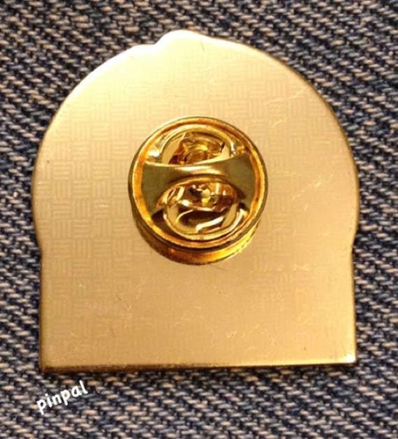 1992 New York Giants and Tasmanian Devil Pin ~ TAZ ~ NFL