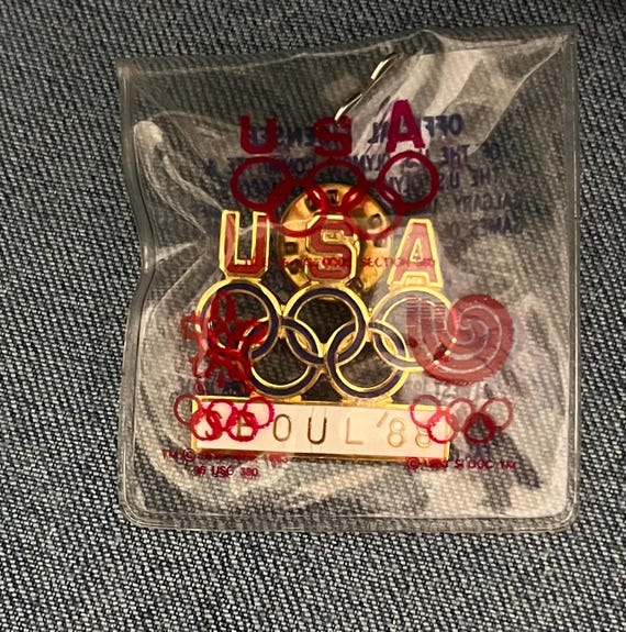 1988 Vintage Olympic Pin ~ Seoul Korea ~ 5 Rings Cut Out ~ in
