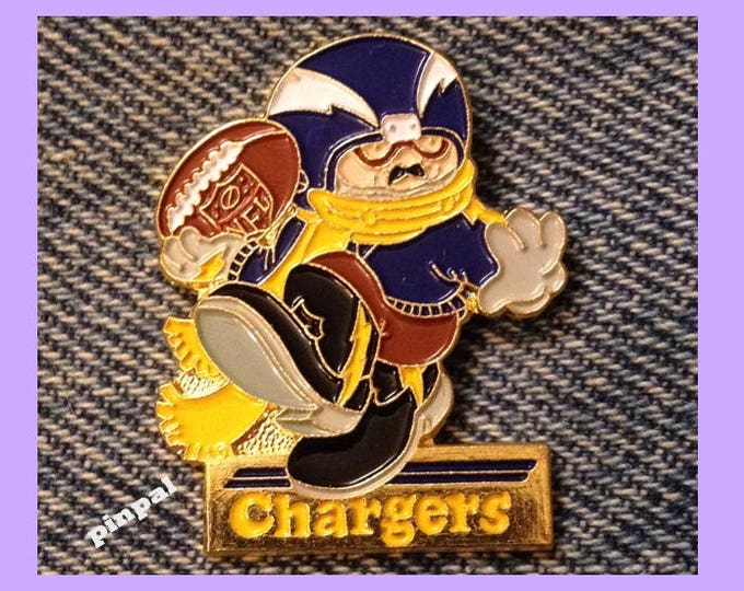 San Diego Chargers ~ NFL ~ Huddles Pin ~ White Lighting Bolts on Helmet ~ Football ~ 80's vintage ~ Enamel